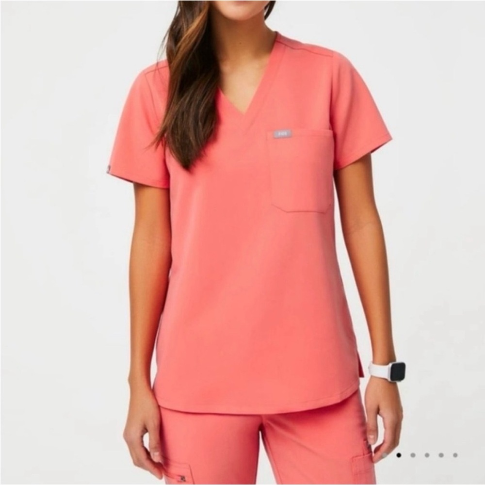 FIGS Women’s Coral Scrub Top